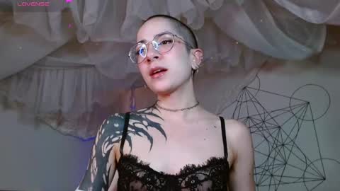 Snapshot of nanaxnana chatting on February 19, 9:39 am Alma Maria online show from February 19, 9:39 am