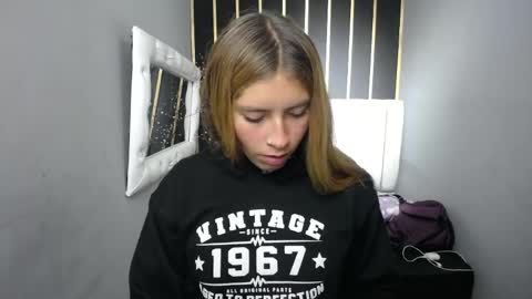 Snapshot of nancy_blonde chatting on June 4, 12:55 pm nancy blonde online show from June 4, 12:55 pm
