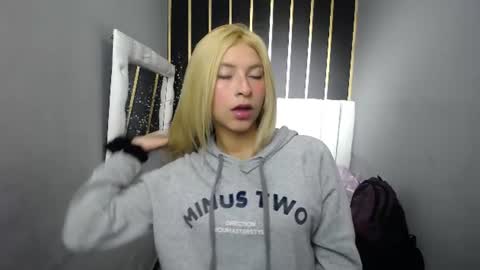 Snapshot of nancy_blonde chatting on June 18, 1:04 pm nancy blonde online show from June 18, 1:04 pm