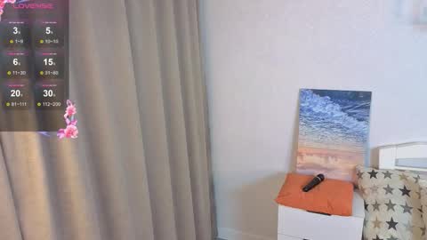 Hello im Lola online show from November 27, 5:09 am