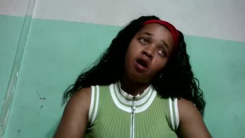 Snapshot of nandrianina416143 chatting on February 21, 4:13 am nandrianina416143 online show from February 21, 4:13 am