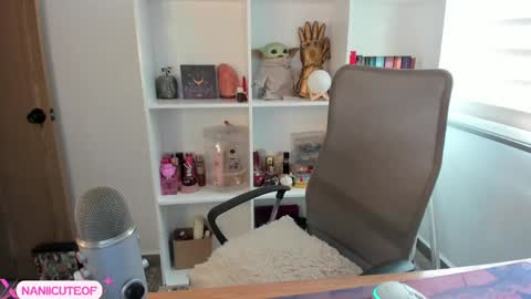 Snapshot of naniicute chatting on January 10, 6:28 pm ELLA online show from January 10, 6:28 pm