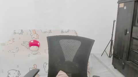 Snapshot of naoko_uwu chatting on June 18, 1:04 pm Naoko online show from June 18, 1:04 pm