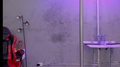 Snapshot of naomi__blair chatting on February 20, 6:19 am Naomi Blair online show from February 20, 6:19 am