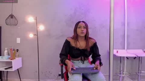 Snapshot of naomi__blair chatting on March 1, 3:30 am Naomi Blair online show from March 1, 3:30 am