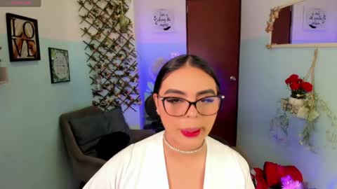 Snapshot of naomi_aniston chatting on June 6, 2:00 pm naomi_aniston online show from June 6, 2:00 pm