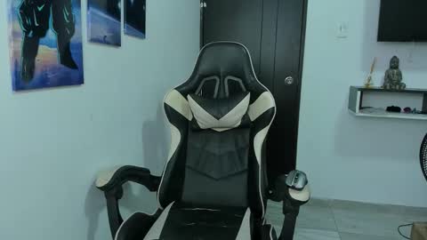 naomi_berckley online show from October 9, 6:55 am