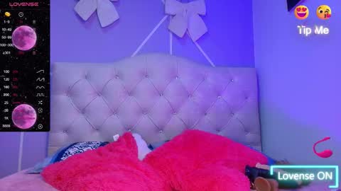 Snapshot of naomi_delux_hm chatting on February 10, 1:21 am NAOMI online show from February 10, 1:21 am