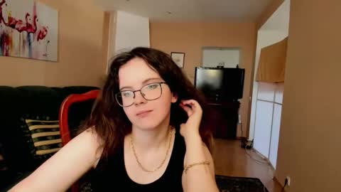 Snapshot of naomi_di chatting on June 5, 6:52 am naomi_di online show from June 5, 6:52 am
