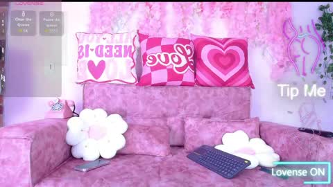 naomi_femme online show from May 15, 11:17 am