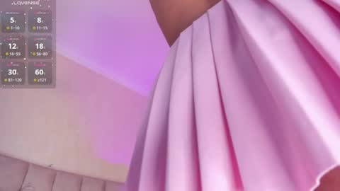 Snapshot of naomi_hill1 chatting on July 2, 1:06 pm Naomi online show from July 2, 1:06 pm