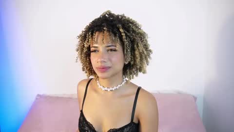 Snapshot of naomidawsonn chatting on June 2, 12:01 am naomidawson online show from June 2, 12:01 am
