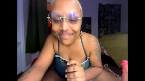 Naomigiirl6 online show from December 11, 6:20 pm