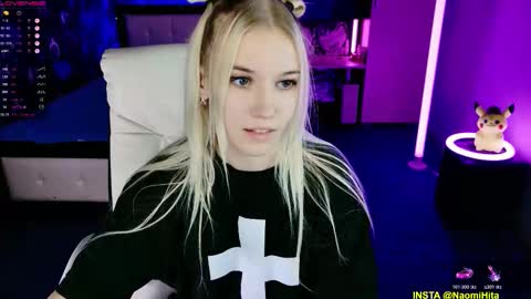 Snapshot of naomihita chatting on December 15, 4:44 pm naomihita online show from December 15, 4:44 pm