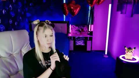 Snapshot of naomihita chatting on February 13, 12:23 pm naomihita online show from February 13, 12:23 pm