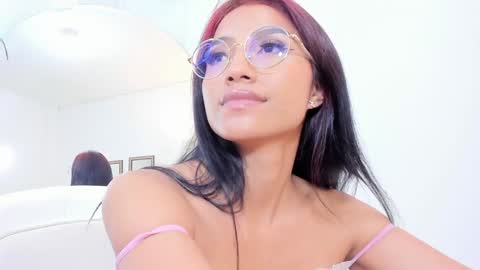 naomiiii   online show from January 16, 4:49 am