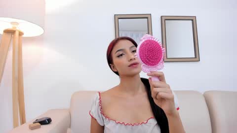 naomiiii   online show from January 18, 1:19 am