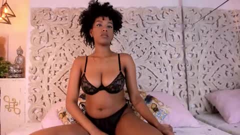 Snapshot of naomikross chatting on February 6, 1:47 pm Naomi online show from February 6, 1:47 pm