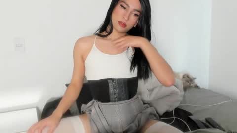 Naomi Moore online show from October 19, 9:15 pm