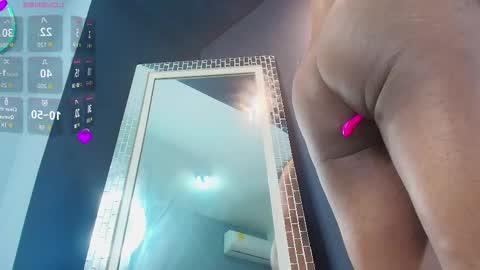 Snapshot of naomiqueents chatting on November 28, 3:04 pm Naomi Qeents online show from November 28, 3:04 pm