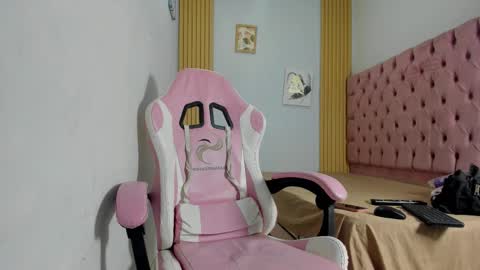 Snapshot of naomis_35 chatting on November 7, 7:47 pm naomis_35 online show from November 7, 7:47 pm