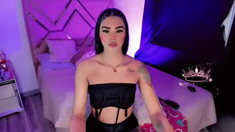 naomisaenz01 online show from July 28, 8:52 pm