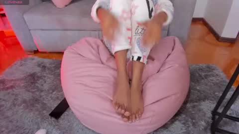Snapshot of naomisaenz_ chatting on July 17, 3:46 am N A O M I online show from July 17, 3:46 am