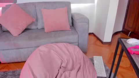 Snapshot of naomisaenz_ chatting on July 17, 3:50 pm N A O M I online show from July 17, 3:50 pm