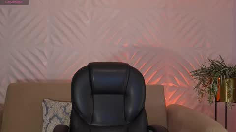 Naomi online show from March 18, 2:31 pm