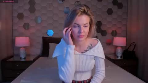 Naomi online show from October 4, 7:23 pm