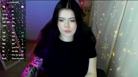 Snapshot of naomivibes chatting on April 22, 7:11 am Naomi online show from April 22, 7:11 am