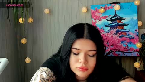 Snapshot of naomivibes chatting on June 1, 6:26 am Naomi online show from June 1, 6:26 am