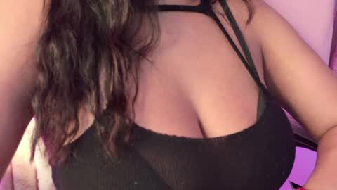 Snapshot of naomy_gomez_ chatting on April 25, 1:41 pm Naomy online show from April 25, 1:41 pm