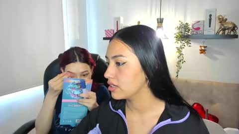 Snapshot of naomy_hot04 chatting on June 1, 2:52 pm naomy online show from June 1, 2:52 pm
