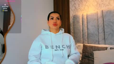 Naomy Smith online show from March 12, 10:54 am