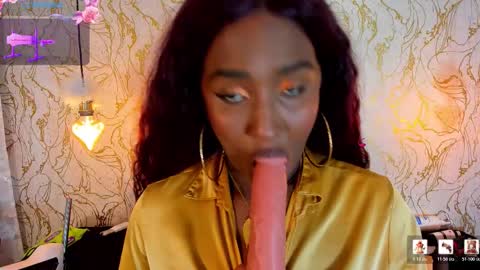 Snapshot of naomyy_cooper chatting on February 2, 9:24 pm Naomy online show from February 2, 9:24 pm