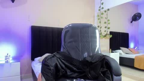 Nascary Fox online show from November 6, 9:15 pm