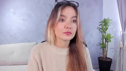 Nashly Fontana online show from March 8, 4:22 pm