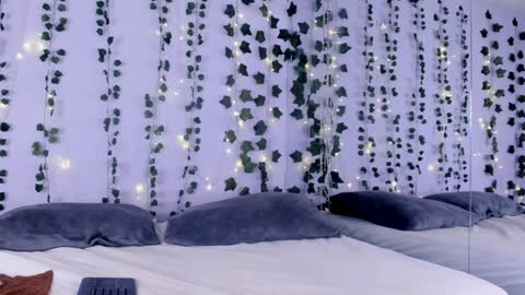 Maira online show from January 17, 1:47 am