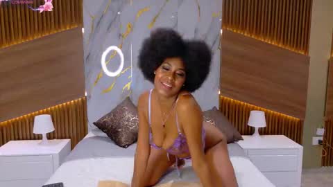 Snapshot of nastybrunette_ chatting on November 12, 5:52 am Julieth online show from November 12, 5:52 am