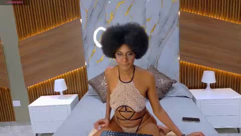 Snapshot of nastybrunette_ chatting on November 13, 7:07 am Julieth online show from November 13, 7:07 am