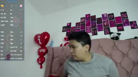 nat_evans8 online show from June 18, 1:17 am