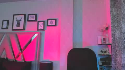 Snapshot of natacha_black00 chatting on February 19, 12:57 am Natacha black online show from February 19, 12:57 am