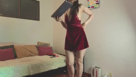 Snapshot of natakinski chatting on February 12, 7:09 pm NataKinski online show from February 12, 7:09 pm