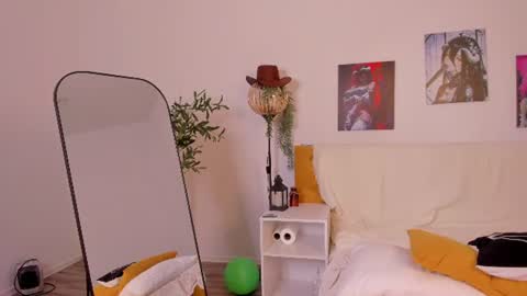 Snapshot of natali_xl chatting on June 20, 1:30 am Natali online show from June 20, 1:30 am