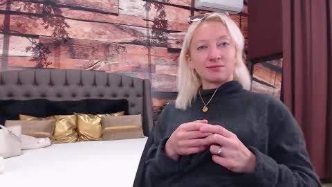 Natalie online show from December 2, 9:58 am