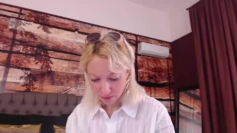 Natalie online show from March 17, 5:55 am