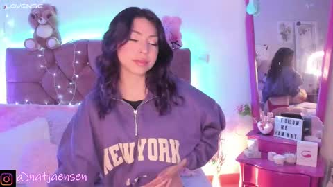 Snapshot of natalie_jaensen chatting on December 12, 11:14 pm online show from December 12, 11:14 pm