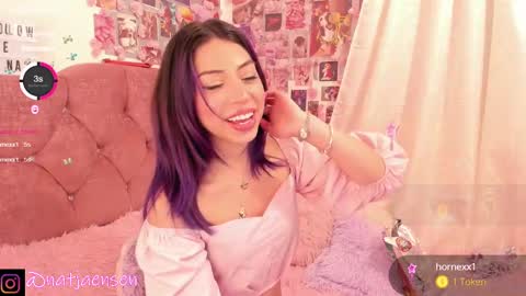 Snapshot of natalie_jaensen chatting on December 24, 12:11 am online show from December 24, 12:11 am