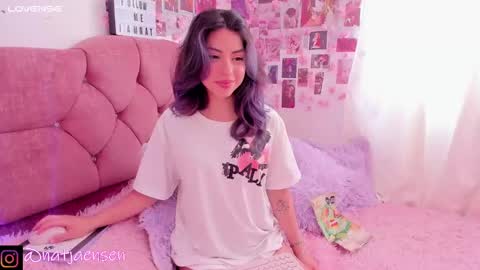 Snapshot of natalie_jaensen chatting on January 15, 7:34 pm online show from January 15, 7:34 pm